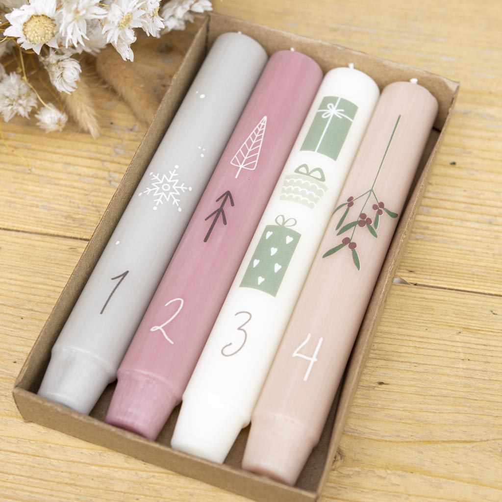Stabkerzen Set mit Zahlen 1-4 und Tannen- und Geschenkmotiven