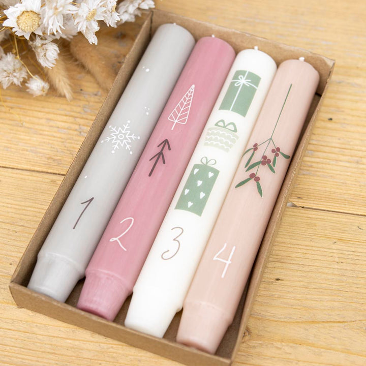 Stabkerzen Set mit Zahlen 1-4 und Tannen- und Geschenkmotiven