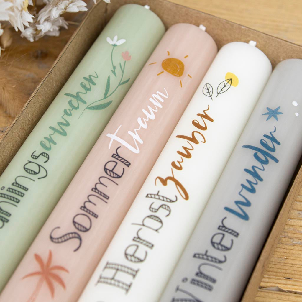 Stabkerzen-Set mit je einer Kerze pro Jahreszeit in vier Farben
