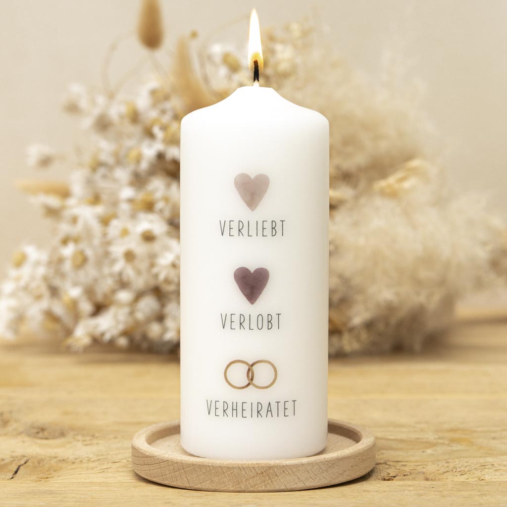 Geschenkkerze zur Trauung mit Herzen und Ringen