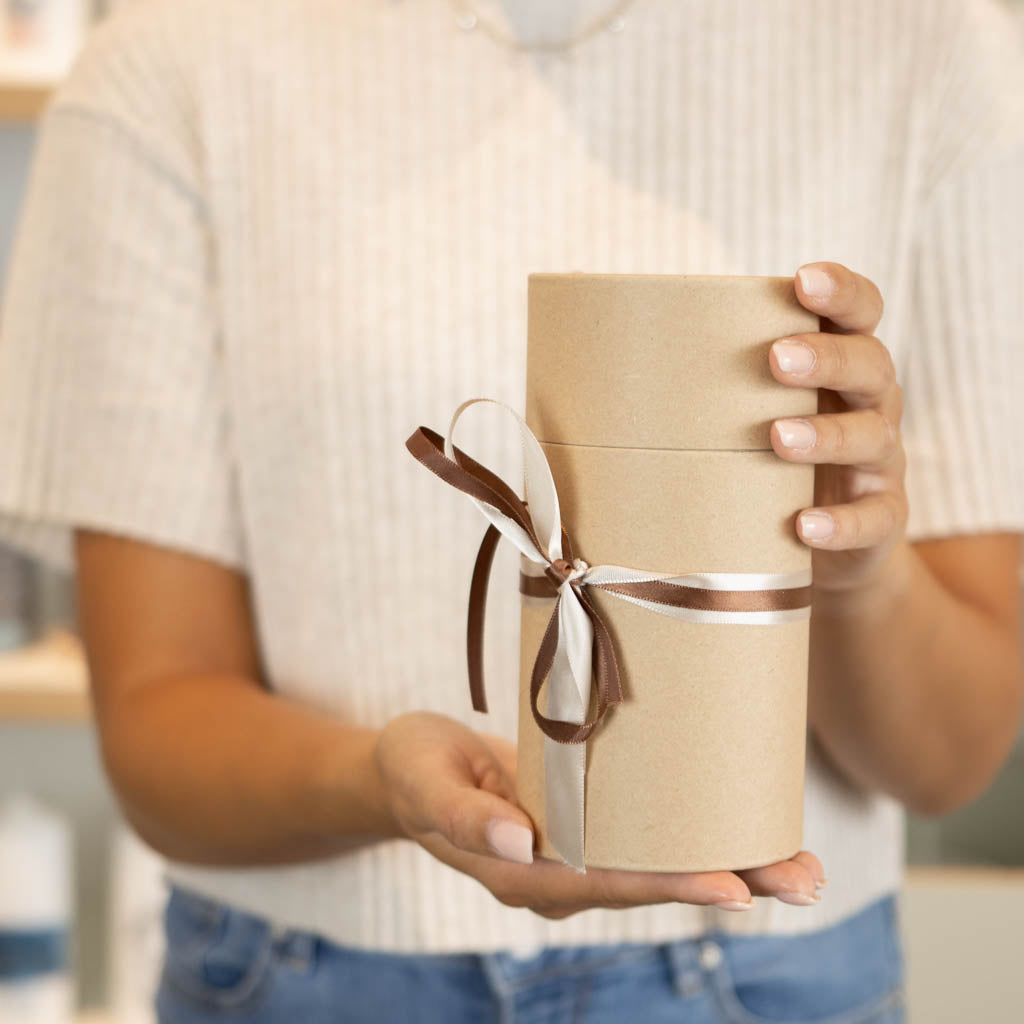 Patenkerze als Geschenk verpackt