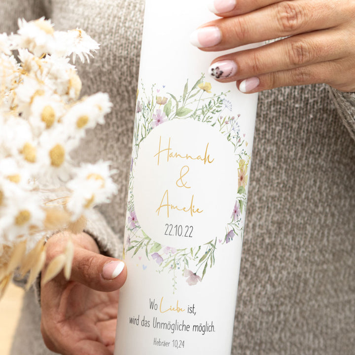 Hochzeitskerze Wildblumenkranz in bunten Aquarellfarben