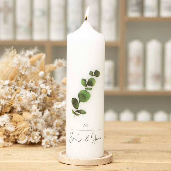 Hochzeitskerze Eukalyptus Zweig als weiße Altarkerze