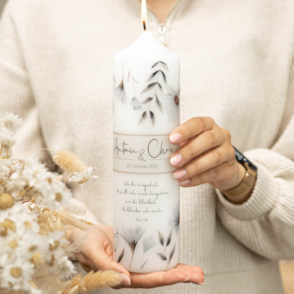 Brennende Hochzeitskerze Wildblumen Blau mit Trauspruch Rut 1,16