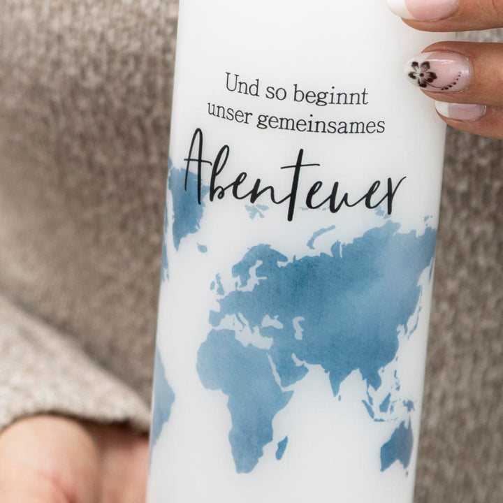 Hochzeitskerze Weltkarte als Aquarell in Blau mit Hochzeitsdatum