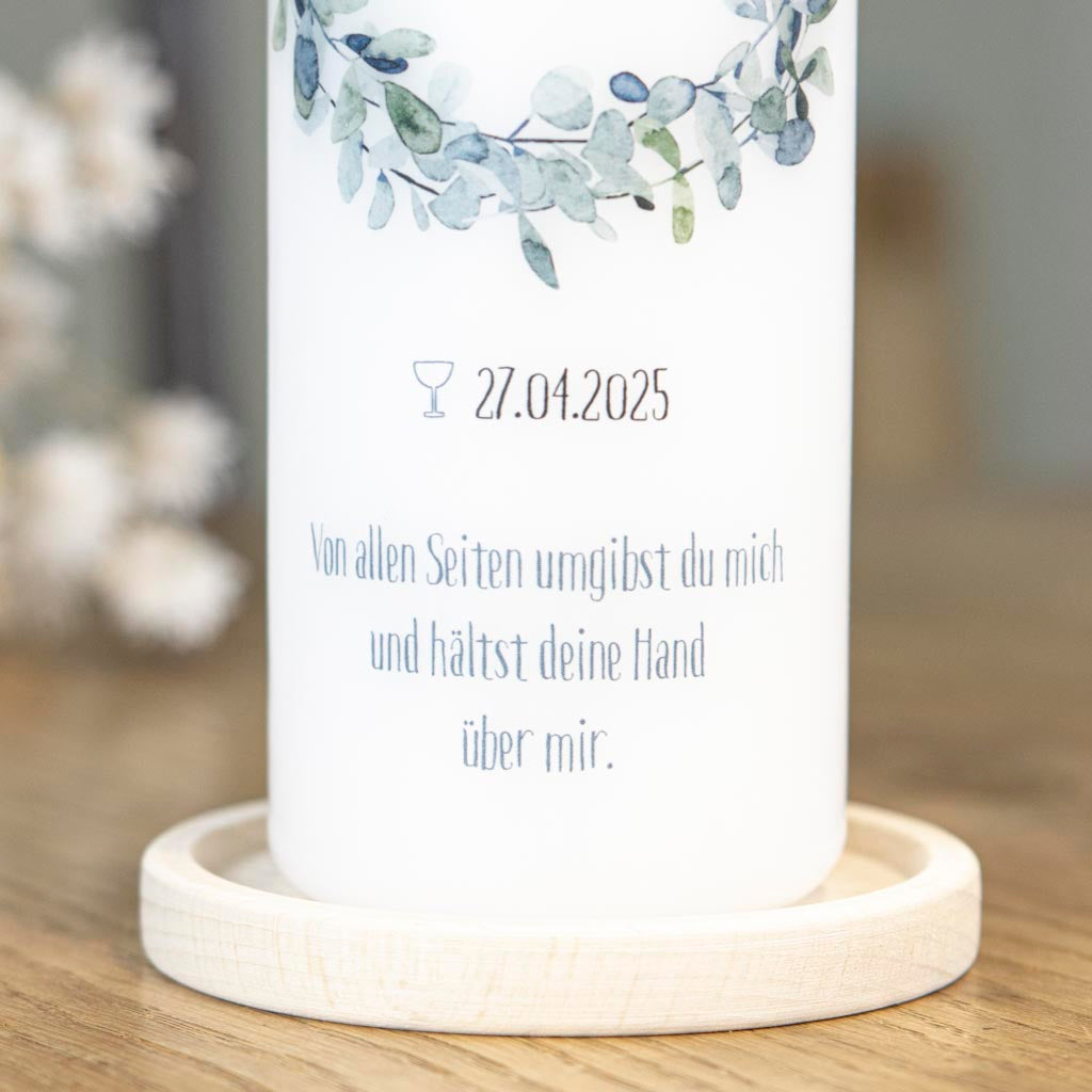 Kommunionkerze Eukalyptus Kranz mit Spruch Von allen Seiten