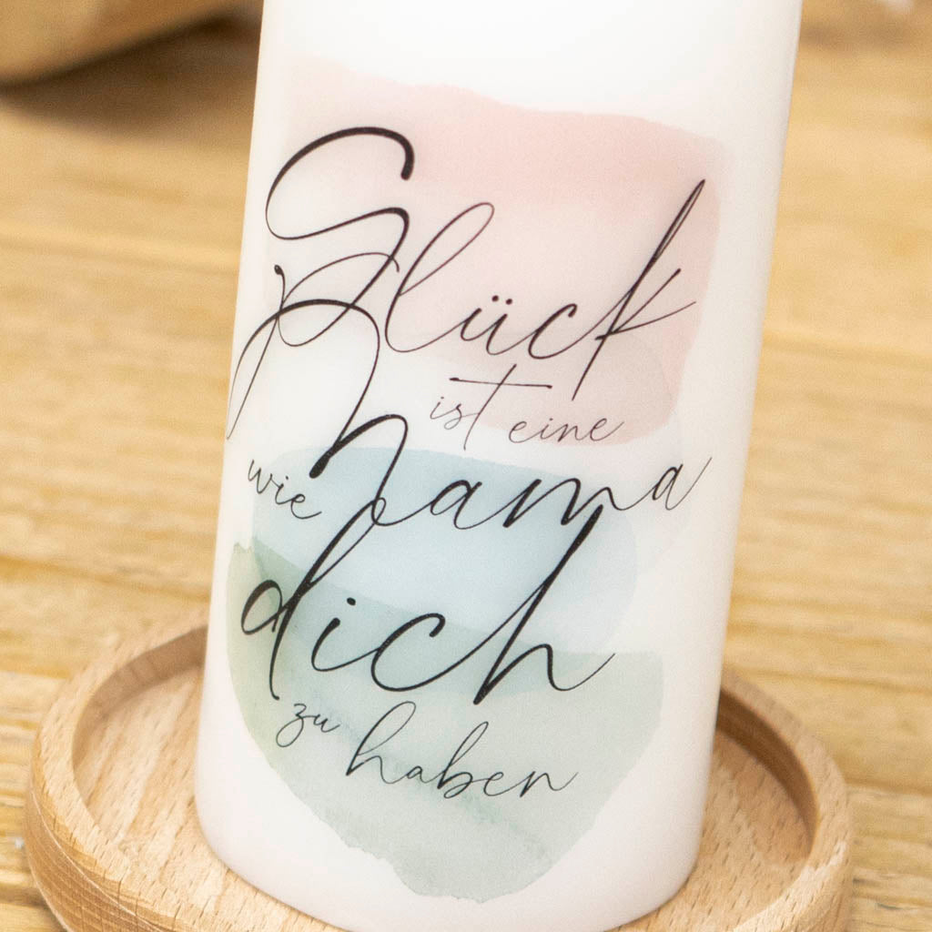 Muttertagskerze Glück ist mit zarten Aquarell-Farbflecken