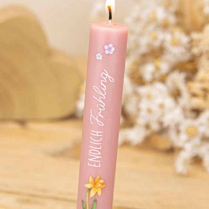 Stabkerze in Staubrosa mit Schriftzug Endlich Frühling und Blumenmotiv