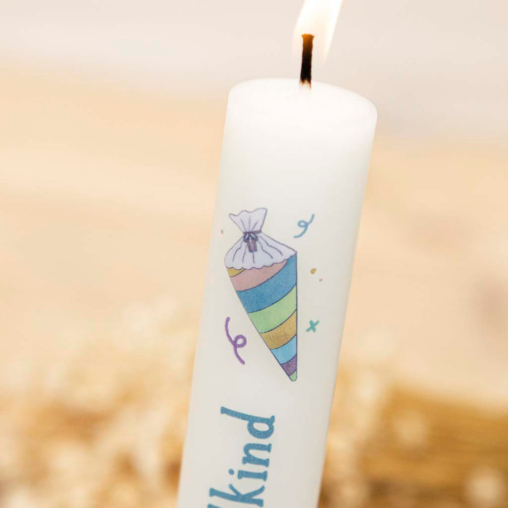 Einschulungskerze mit Schultüten-Motiv von Kerzenonkel – Einschulung Geschenk Junge und Mädchen