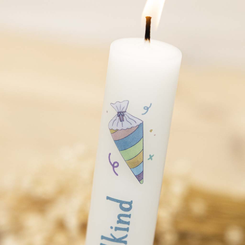 Einschulungskerze mit Schultüten-Motiv von Kerzenonkel – Einschulung Geschenk Junge und Mädchen