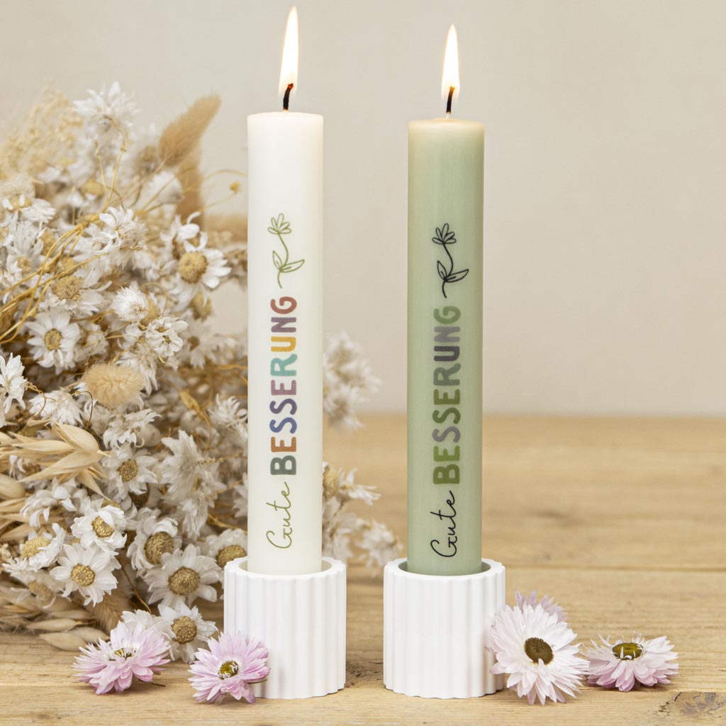 Stabkerze Gute Besserung in Creme und Salbei mit Stabkerzenhalter
