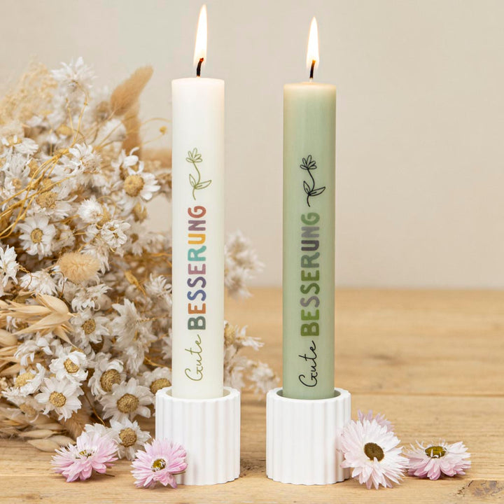 Stabkerze Gute Besserung in Creme und Salbei mit Stabkerzenhalter