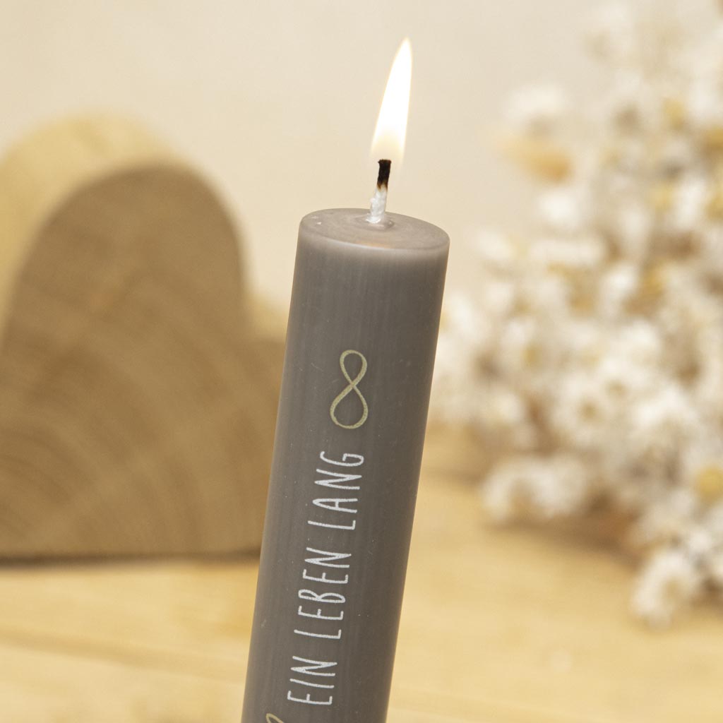 Stabkerze Hand in Hand – Geschenk zur Hochzeit mit goldenem Unendlichkeitssymbol