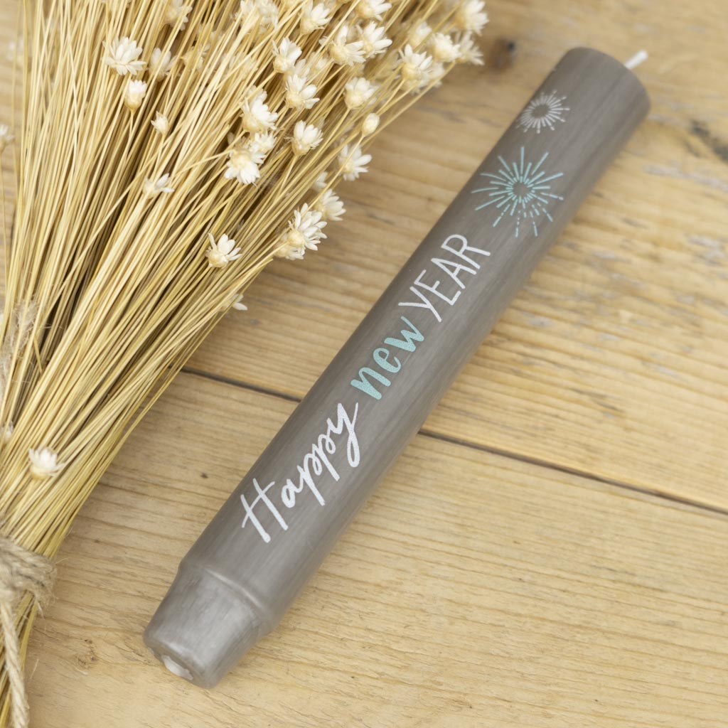 Stabkerze Happy new year mit Feuerwerk-Motiv in Mondgrau