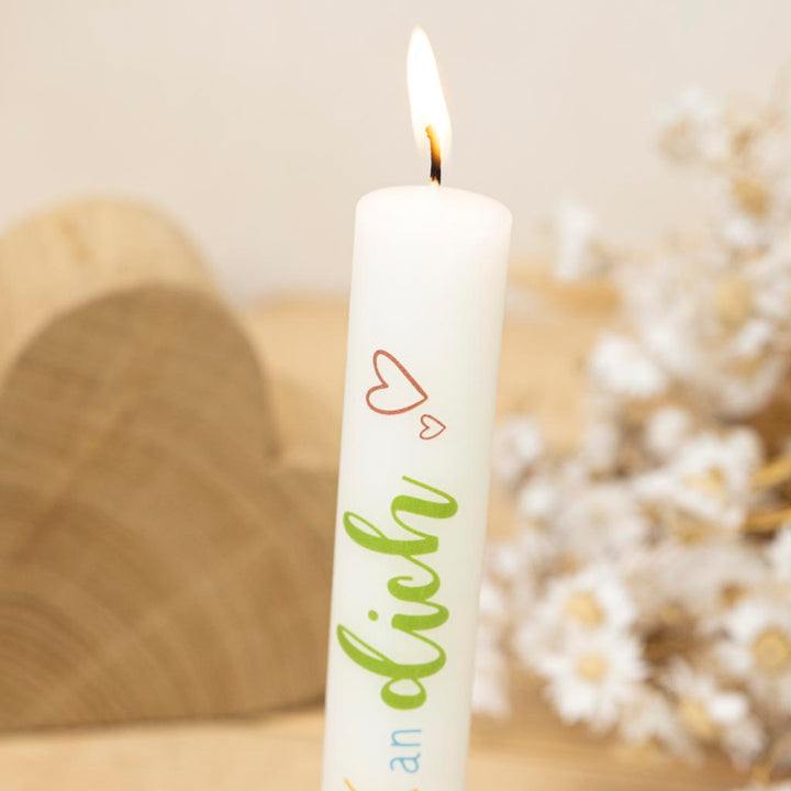 Cremefarbene Stabkerze Ich denk an dich mit Herzmotiv als Geschenkidee