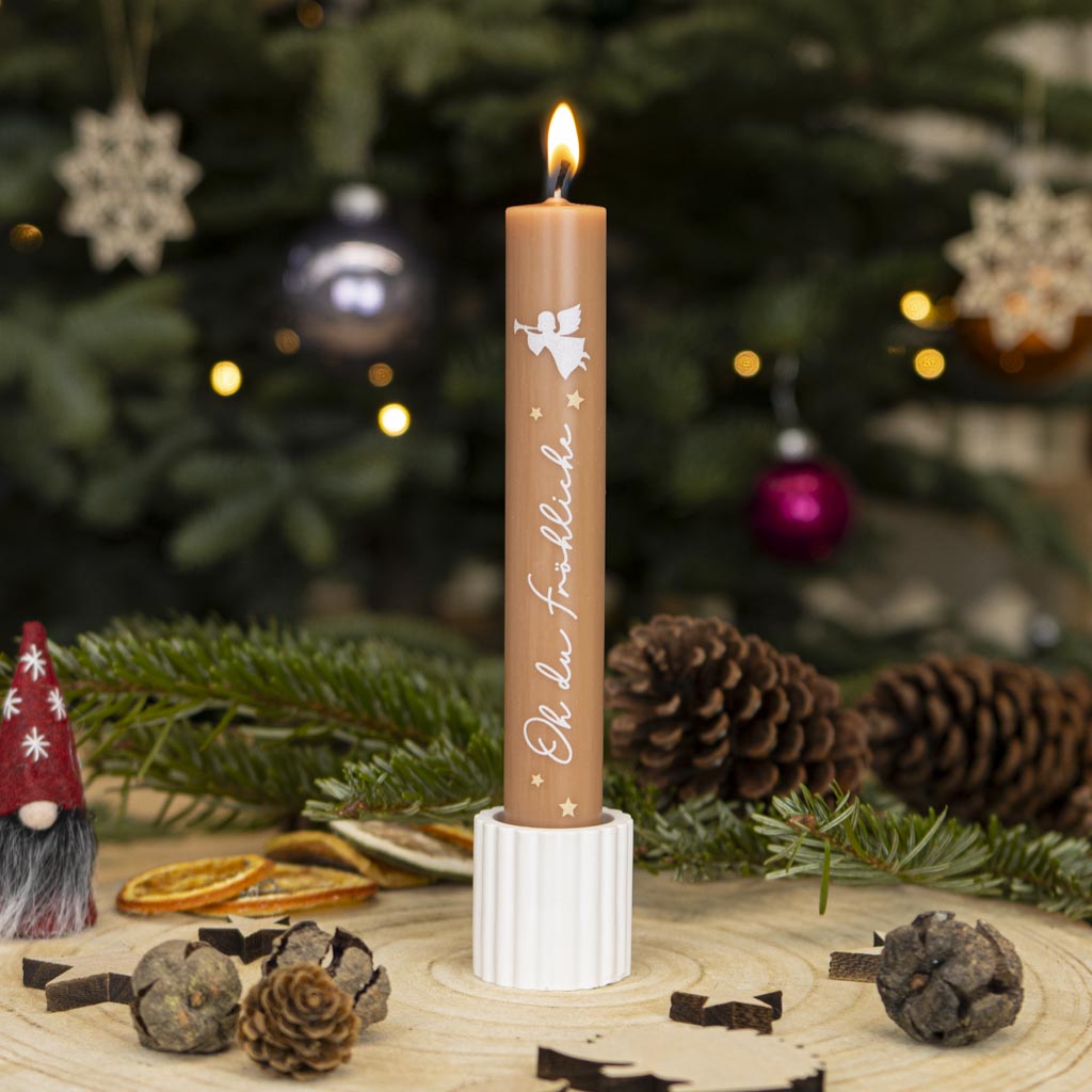 Stabkerze Oh du fröhliche in Zimt mit Engel und Sternen, weihnachtlich dekoriert