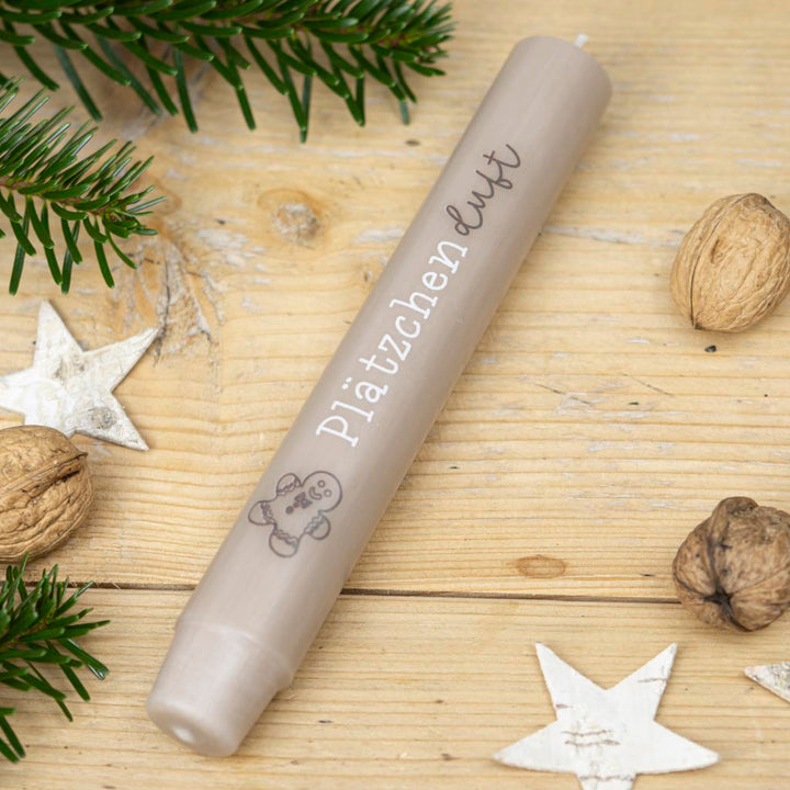 Goldbraune Stabkerze Plätzchenduft mit weihnachtlichem Plätzchen-Aufdruck