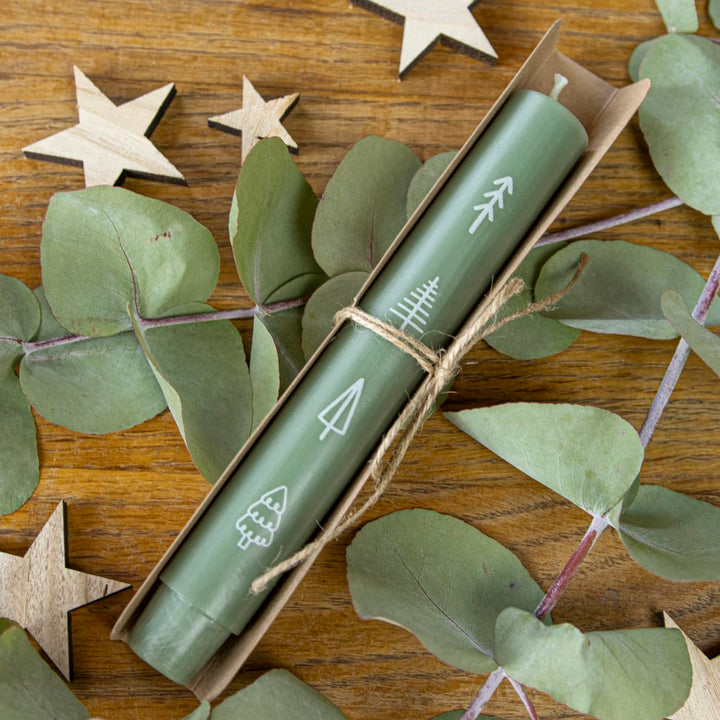 Stabkerze Tannenbäume in Grasgrün für die Weihnachtszeit