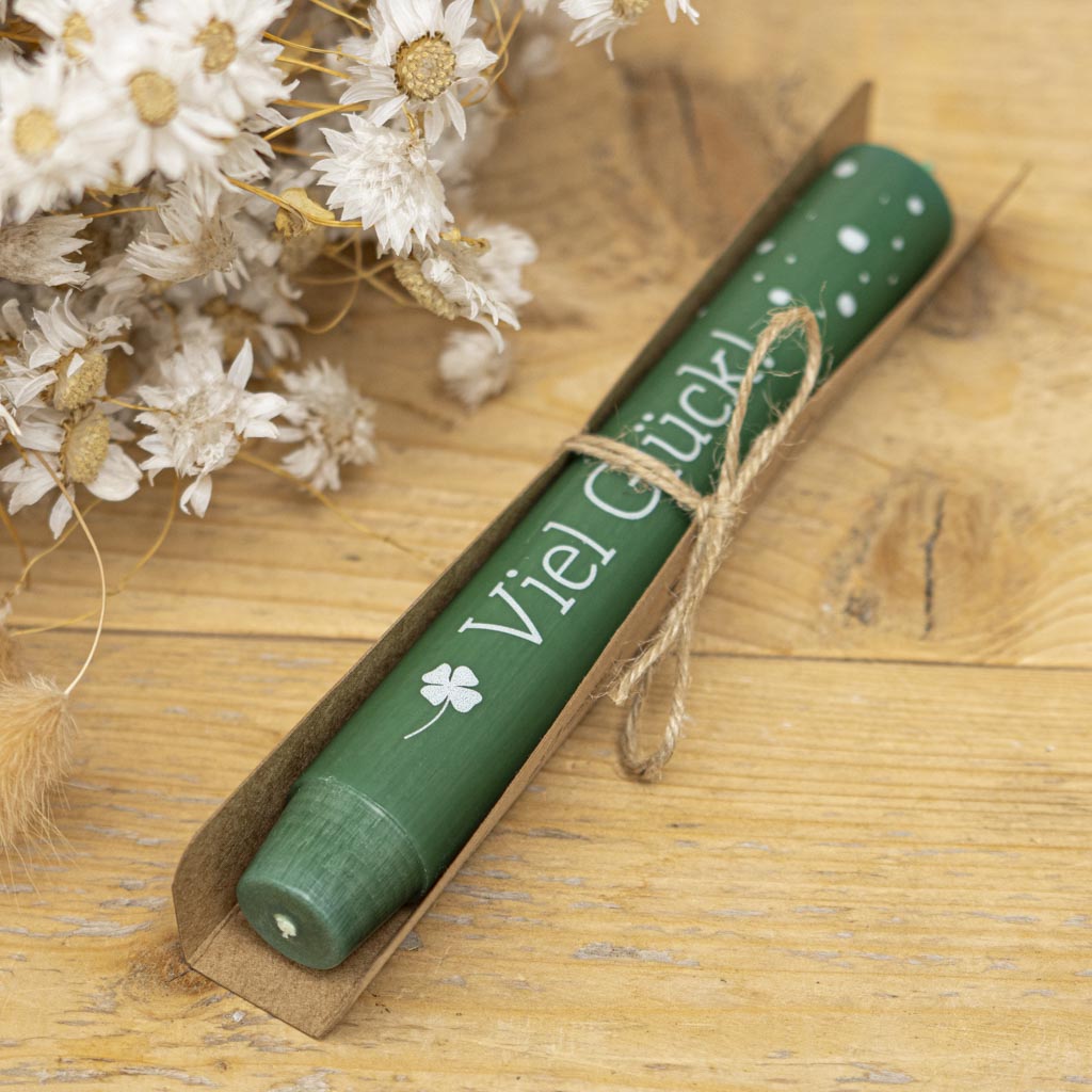 Stabkerze Glücksbringer Grün mit Geschenkverpackung