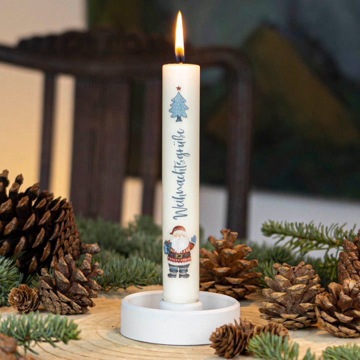 Stabkerze Weihnachtsmann in Creme mit Weihnachtsgrüße-Schriftzug im Stabkerzenhalter