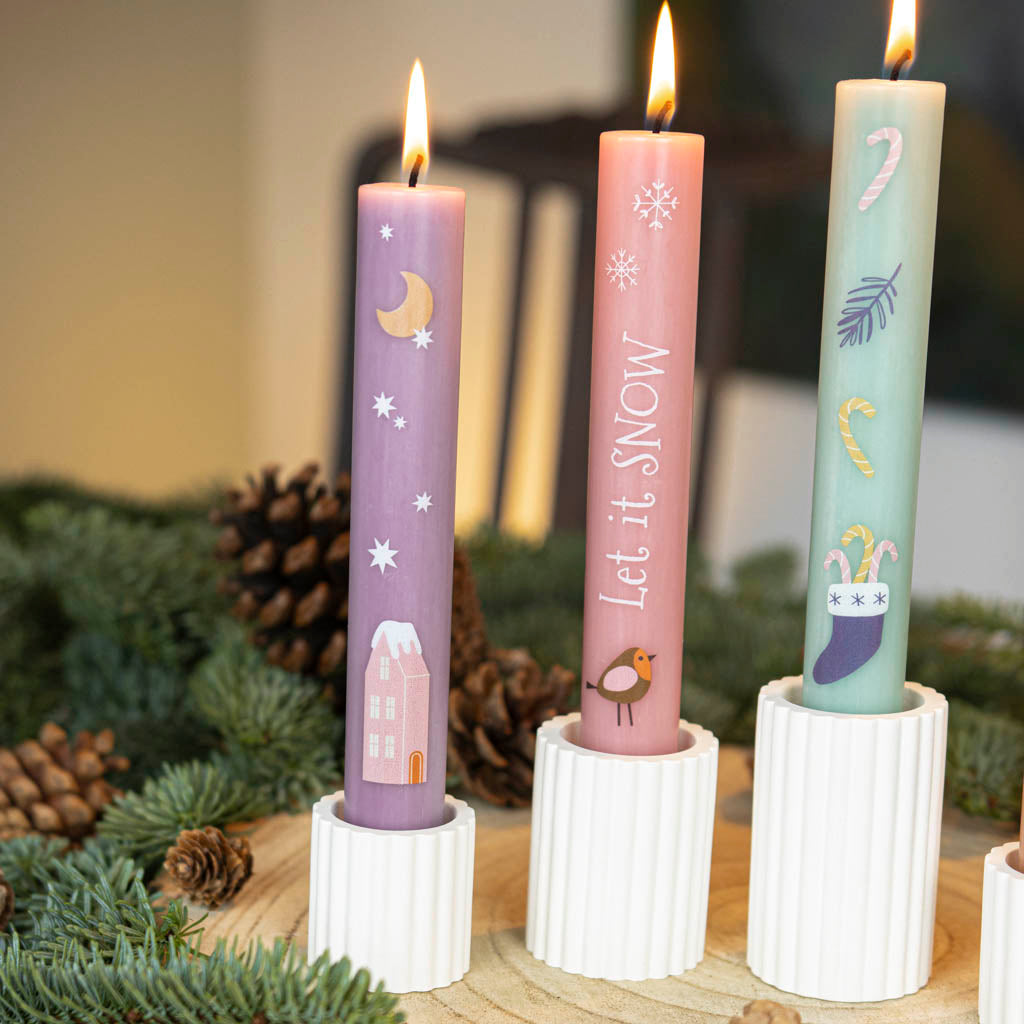 Stabkerzen-Set Let it snow mit weihnachtlichen Motiven und Schriftzügen