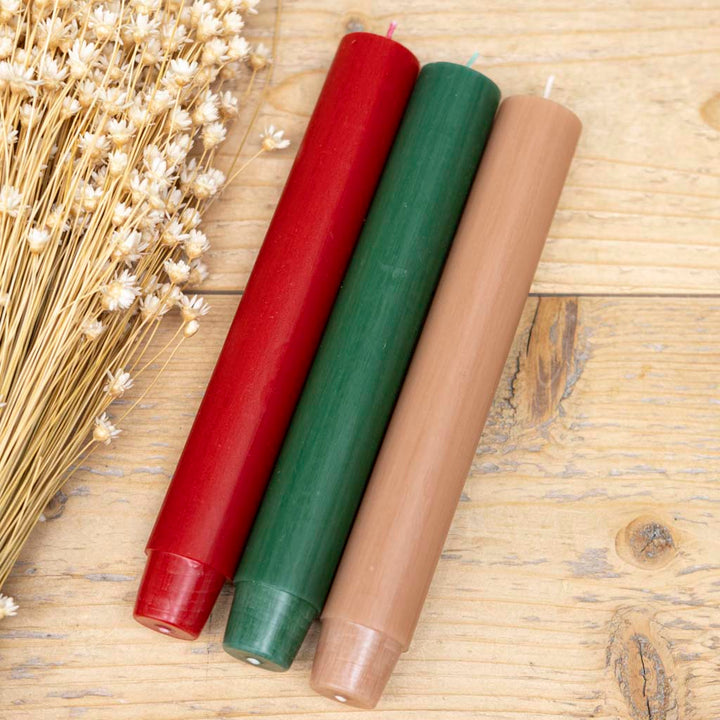 Stabkerzen Weihnachten – Tannengrün und Rot von Kerzenonkel