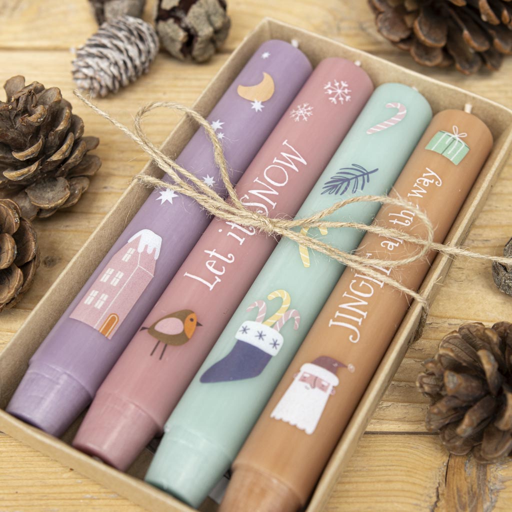 Stabkerzen-Set Let it snow mit vier bunten Stabkerzen für Advent und Weihnachten