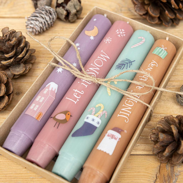 Stabkerzen-Set Let it snow mit vier bunten Stabkerzen für Advent und Weihnachten