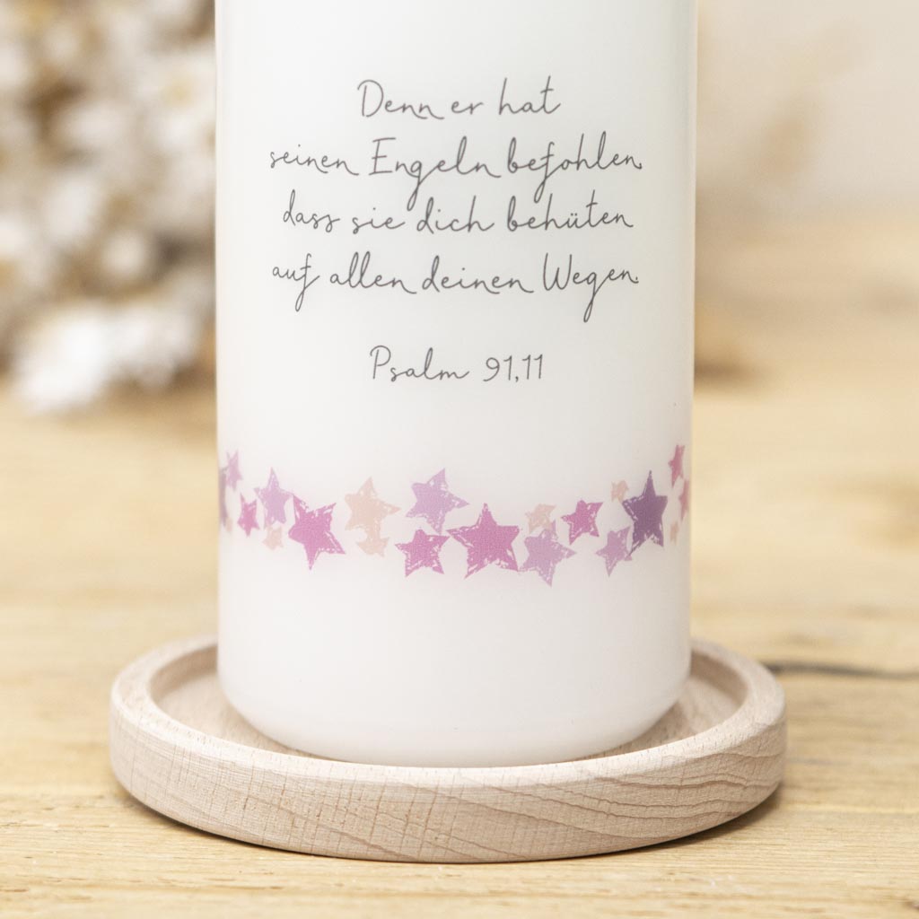 Rückseite der Taufkerze mit Taufspruch Psalm 91,11 und Sternenbordüre