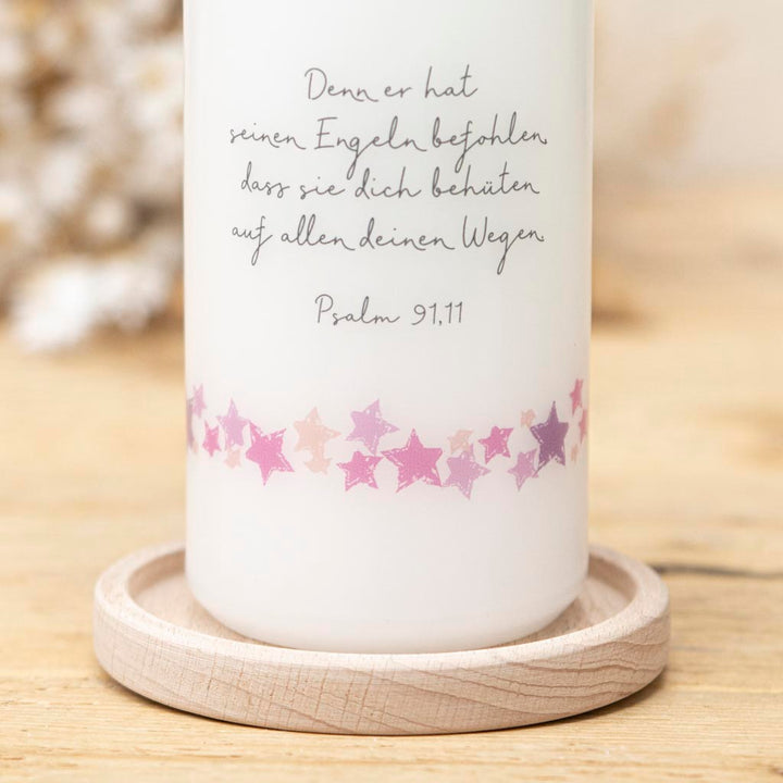 Rückseite der Taufkerze mit Taufspruch Psalm 91,11 und Sternenbordüre