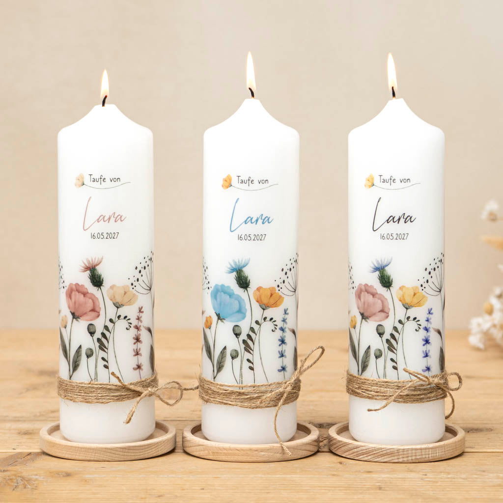 Taufkerze Wildblumen in drei Farben: Altrosa, Blau und Bunt