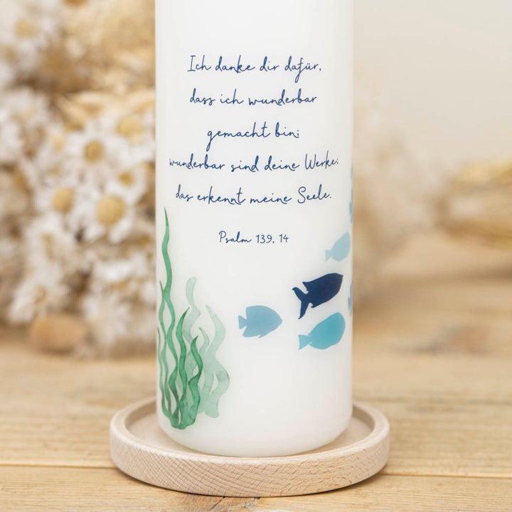 Taufkerze Fische blau mit Taufspruch Psalm 139,14 auf der Rückseite