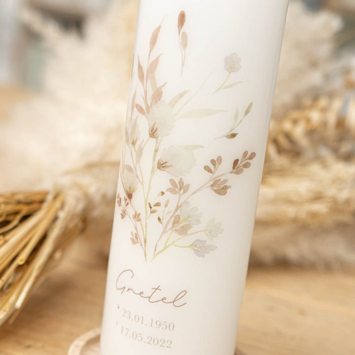 Trauerkerze mit zartem Trockenblumen-Motiv in Beige