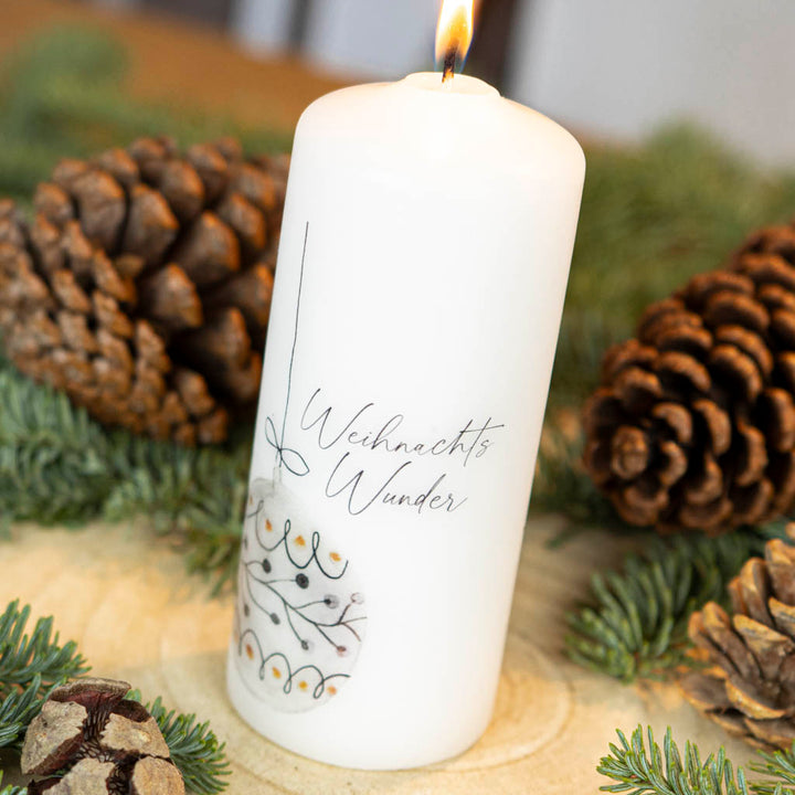 Weihnachtskerze Weihnachtswunder mit Kugel