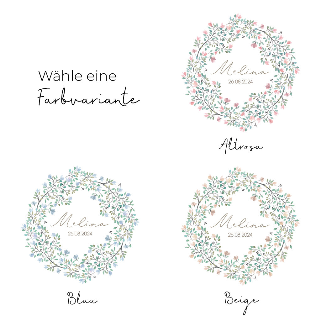 Farbvarianten der Taufkerze Blumenkranz Melina: Altrosa, Blau und Beige