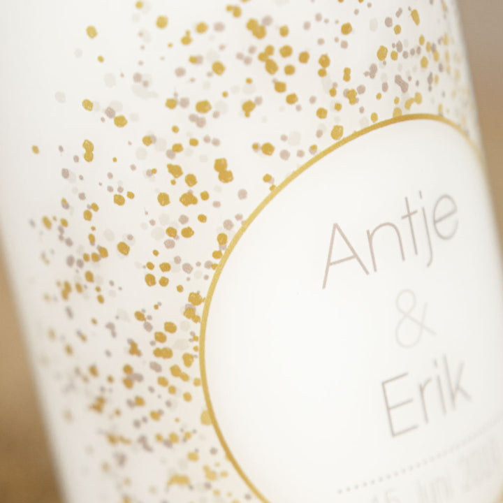 Goldene Konfetti-Sprenkel und Namenskreis der Hochzeitskerze Goldrausch