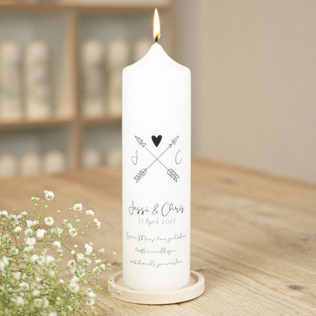 Hochzeitskerze Pfeile im Boho-Stil mit Initialen und Datum