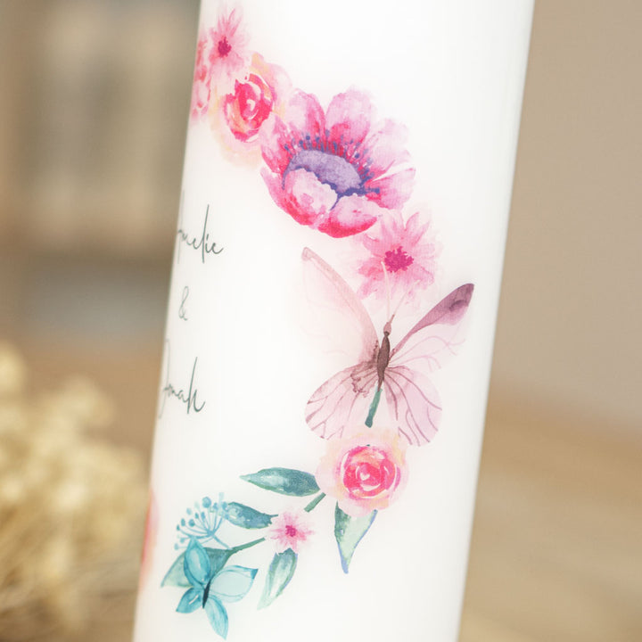 Hochzeitskerze Schmetterling mit Aquarellblüten in Rosa und Koralle