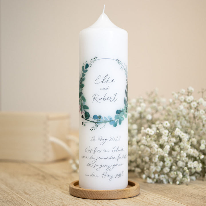 Hochzeitskerze Zweige mit rundem Blätterkranz, Namen und Datum