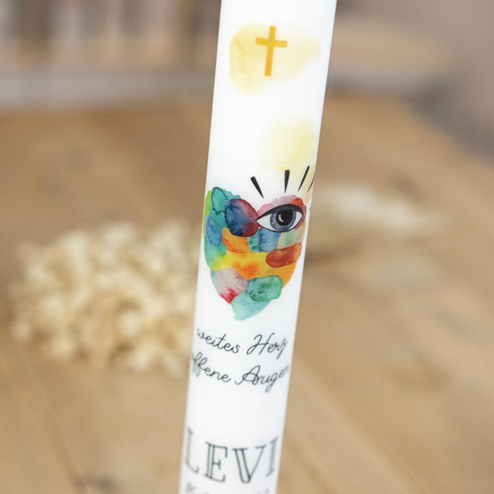 Kommunionkerze mit buntem Herz, Auge und Kreuz