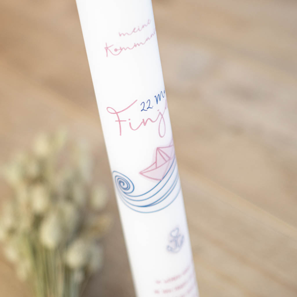 Kommunionkerze Boot und Wellen mit rosa Papierboot und Herzanker