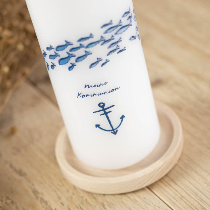 Kommunionkerze mit kleinem Fischschwarm und Anker, Schriftzug Meine Kommunion