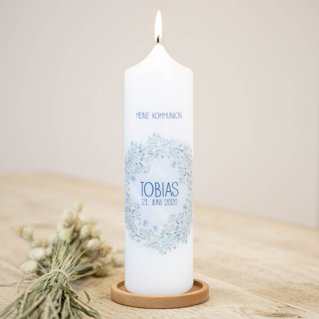 Kommunionkerze mit Greenery-Blätterkranz und Name Tobias