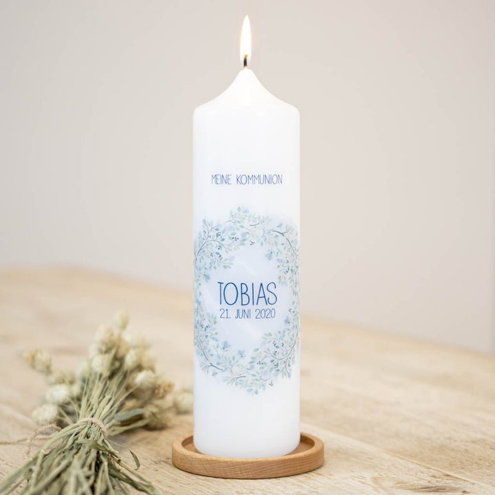 Kommunionkerze mit Greenery-Blätterkranz und Name Tobias