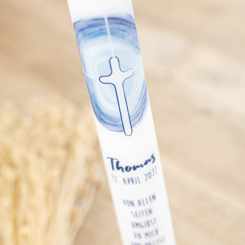 Ausgespartes Kreuz im blauen Wasserfarbenkreis