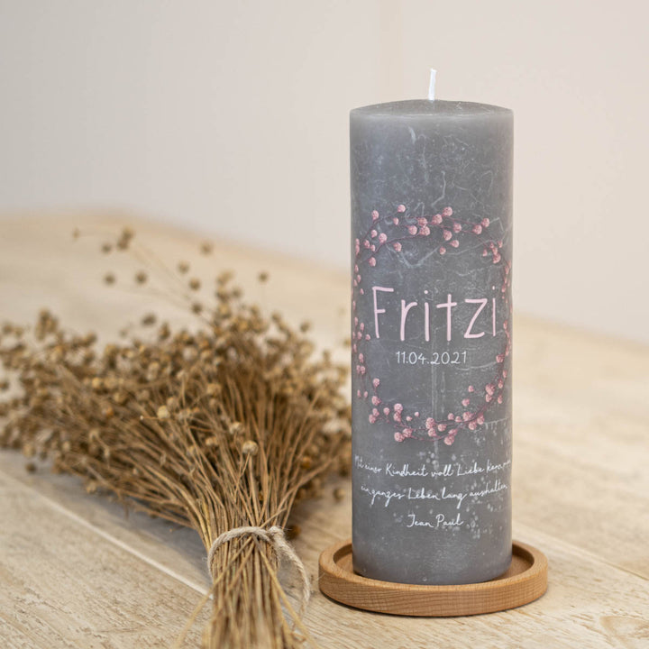 Taufkerze Beerenkranz als Rustic Beton Grau in 20 x 7 cm