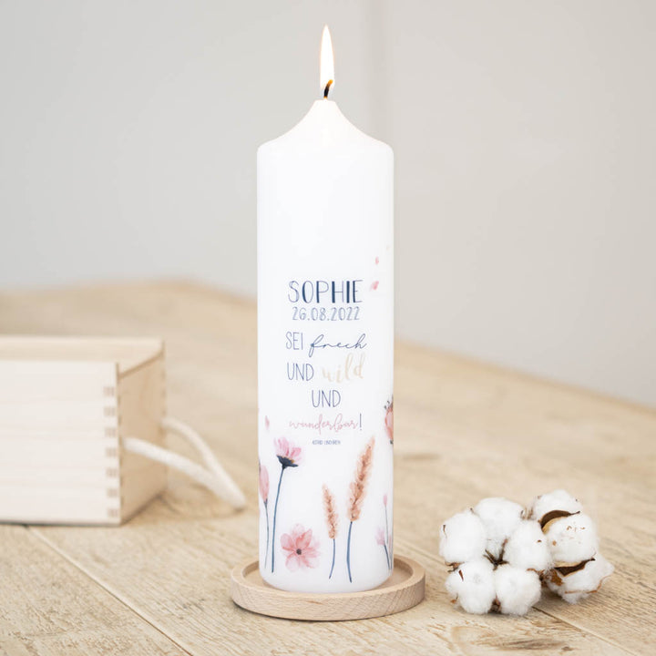 Taufkerze Blumenwiese Sophie mit Wildblumen in Altrosa und Name