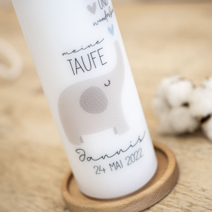 Modernes Elefanten-Motiv als Detailaufnahme – gepunkteter Elefant pustet ein Herz
