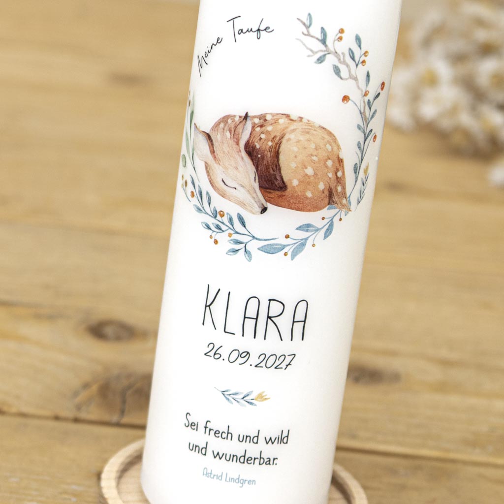 Taufkerze Reh Klara mit floralen Aquarellelementen