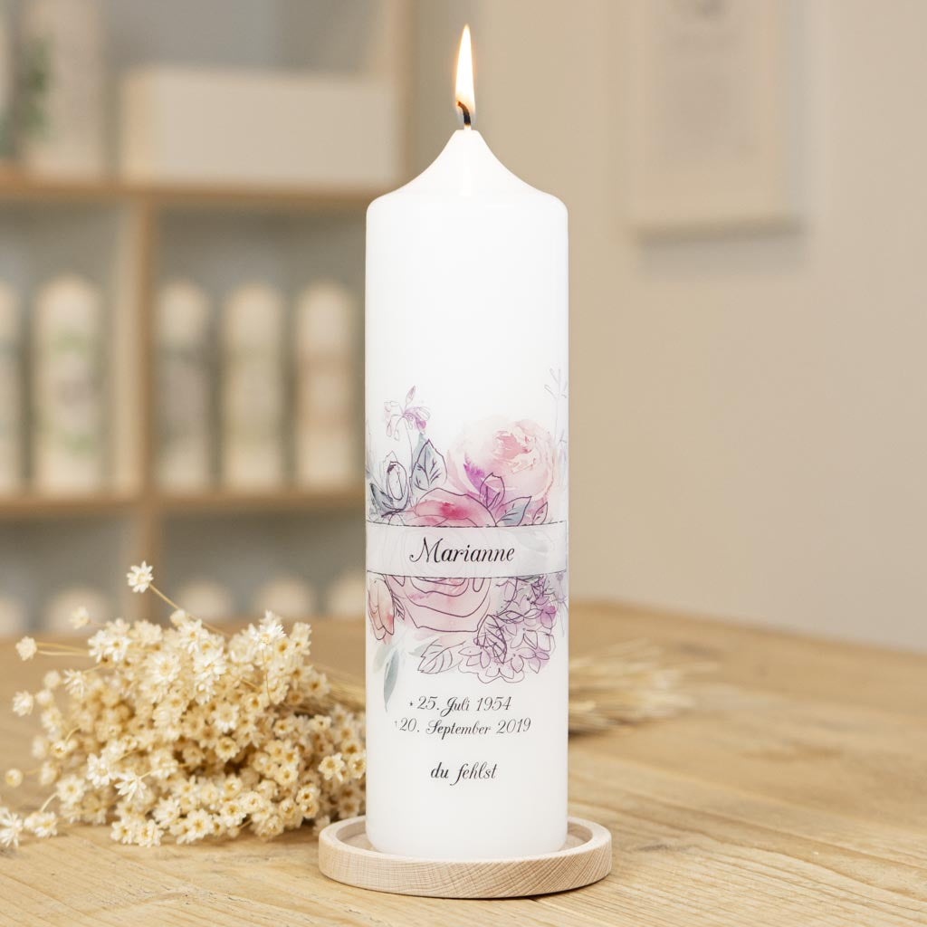 Trauerkerze mit Rose und Namensbanderole im Aquarellstil